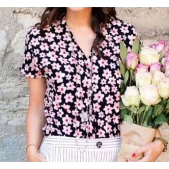 Cabi Women's Black and Pink Floral V-Neck Short Sleeve Blouse Size Small - Picture 1 of 7